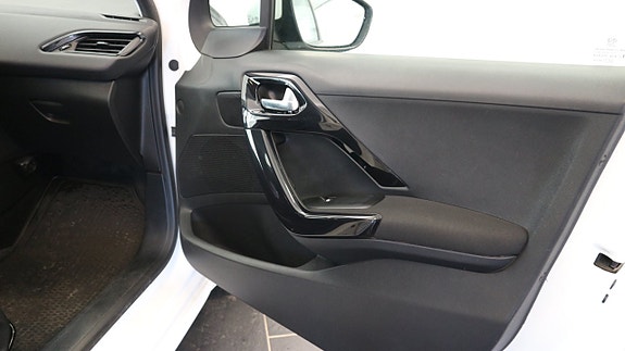 Peugeot 208 18 of 21