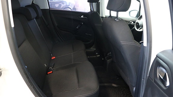 Peugeot 208 15 of 21