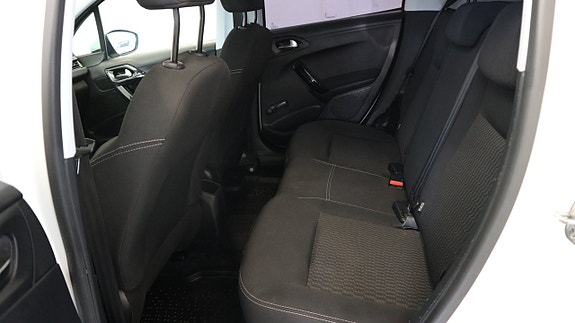 Peugeot 208 16 of 21