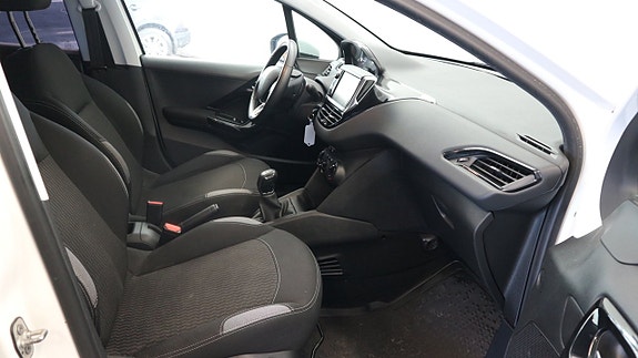 Peugeot 208 14 of 21