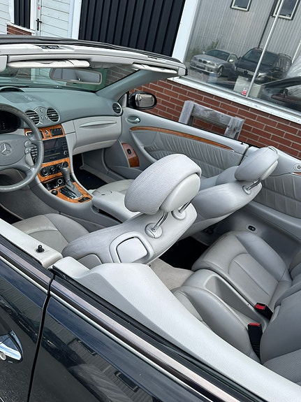 Mercedes-Benz CLK240 3 of 5
