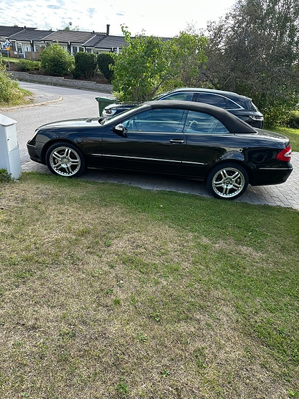 Mercedes-Benz CLK240 2 of 5