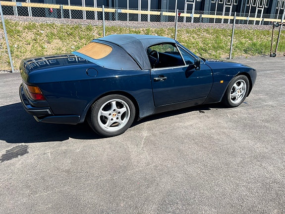 Porsche 944 4 of 5