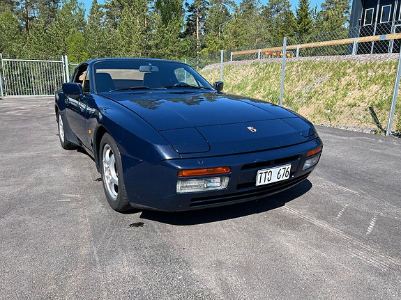 Porsche 944 2 of 5