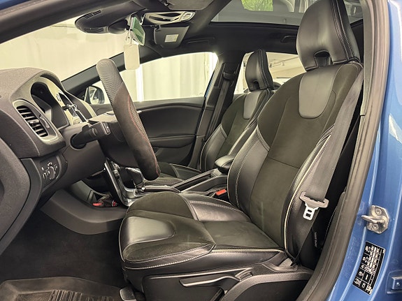 Volvo V40 7 of 20