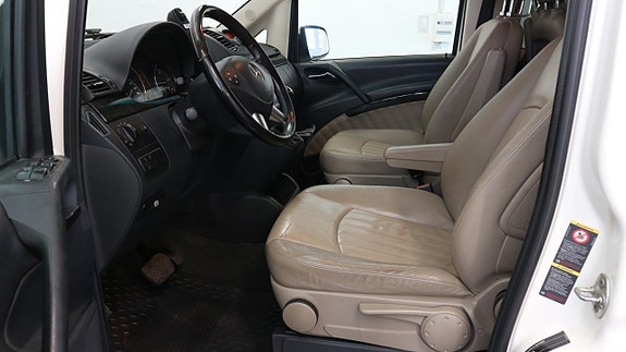 Mercedes-Benz Viano 8 of 24