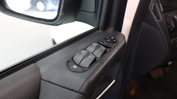 Mercedes-Benz Viano 22 of 24