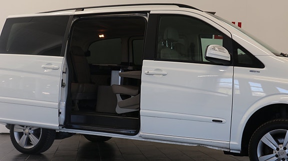 Mercedes-Benz Viano 7 of 24
