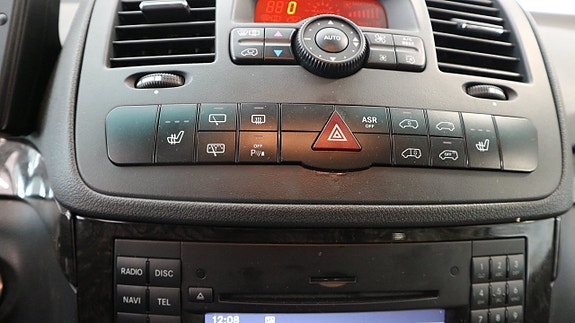 Mercedes-Benz Viano 23 of 24