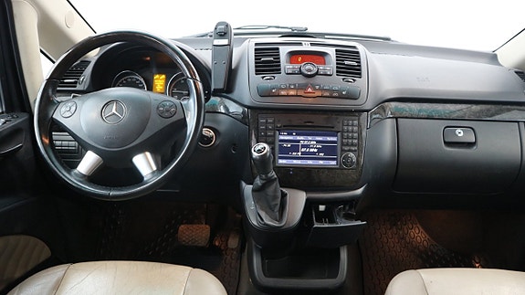 Mercedes-Benz Viano 9 of 24