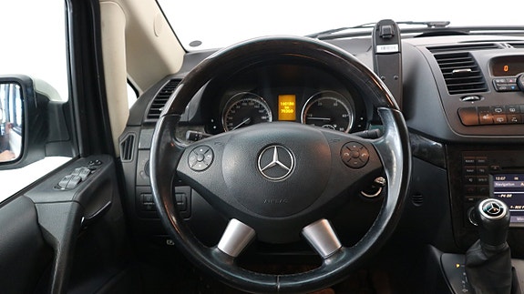 Mercedes-Benz Viano 10 of 24