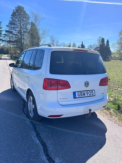 Volkswagen Touran 2 of 7