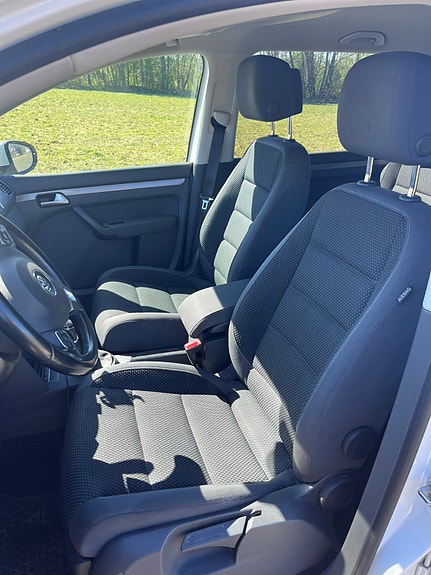 Volkswagen Touran 4 of 7