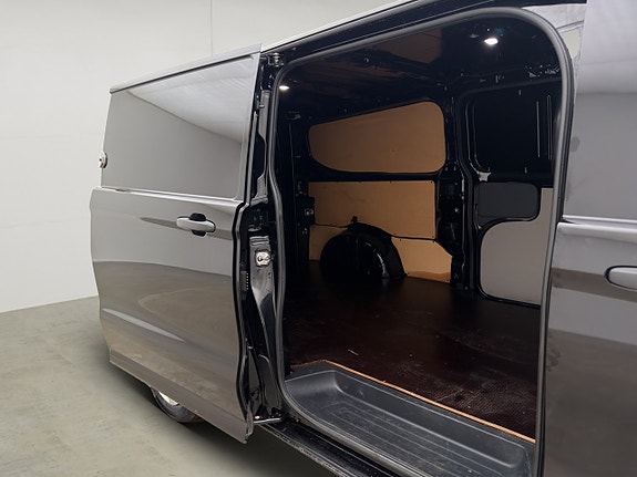 Ford Transit Custom 13 of 30