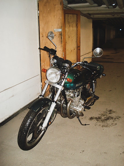 Suzuki GS1000G 4 of 4