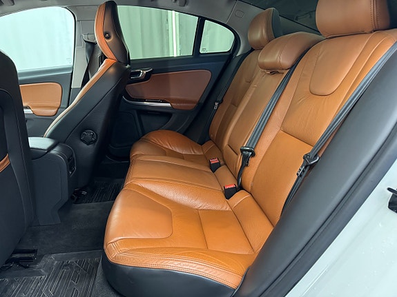 Volvo S60 8 of 17