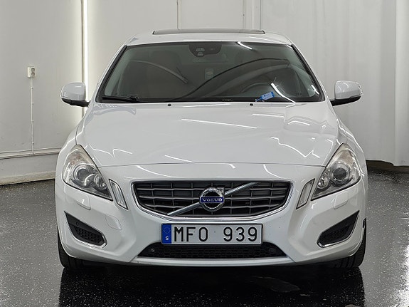Volvo S60 2 of 5