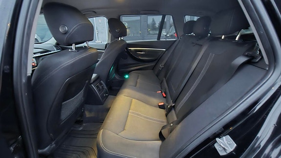 BMW 320d 12 of 16