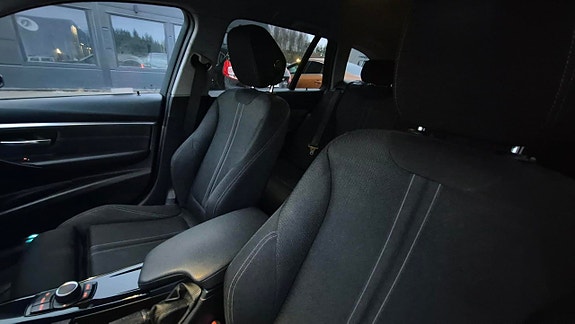 BMW 320d 11 of 16