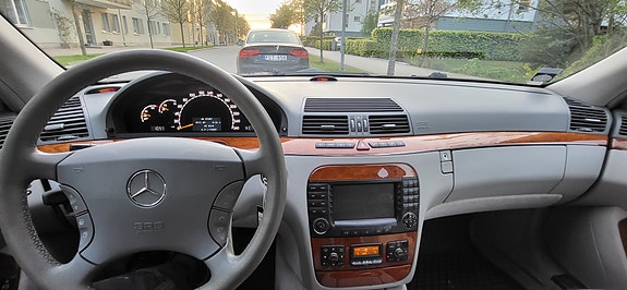Mercedes-Benz S320 13 of 29