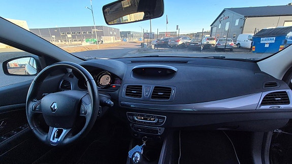 Renault Megane 12 of 13