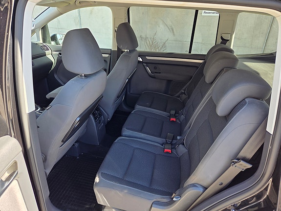 Volkswagen Touran 4 of 5