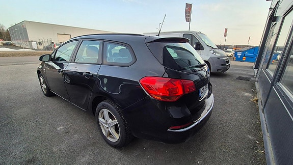 Opel Astra 4 of 5