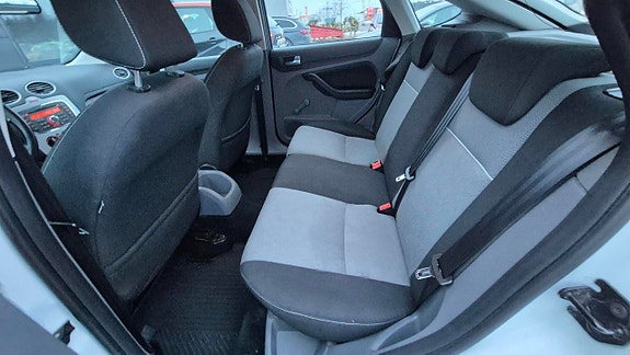 Ford Focus 7 of 8
