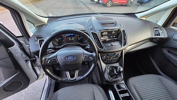 Ford C-Max 8 of 12