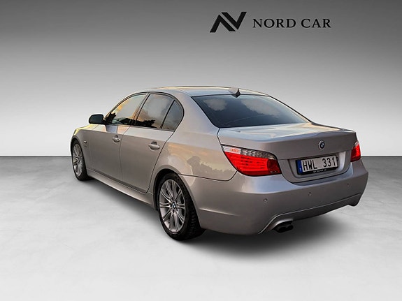 BMW 530d 4 of 5