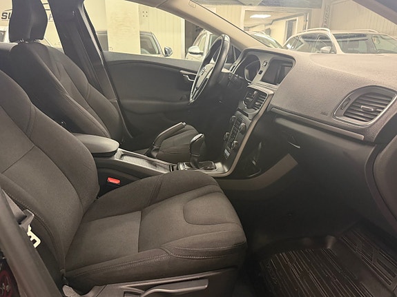 Volvo V40 6 of 19