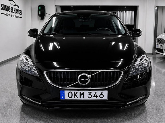 Volvo V40 2 of 5