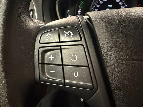 Volvo V40 17 of 19