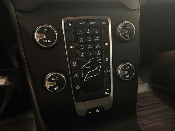Volvo V40 12 of 19