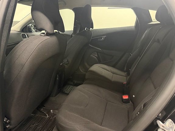 Volvo V40 7 of 19