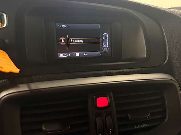 Volvo V40 14 of 19