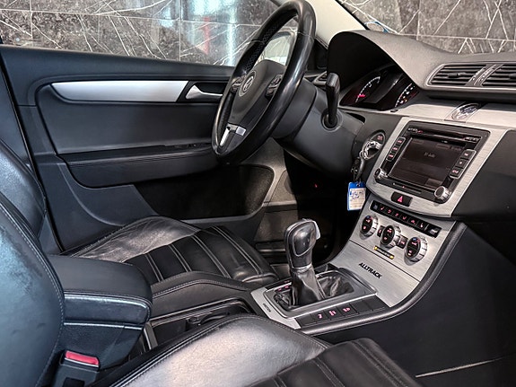 Volkswagen Passat Alltrack 16 of 21