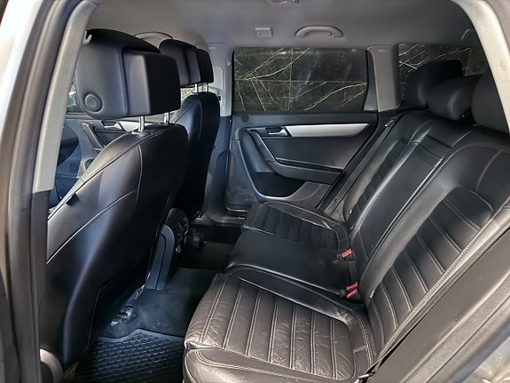 Volkswagen Passat Alltrack 13 of 21