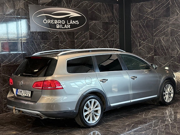 Volkswagen Passat Alltrack 2 of 5