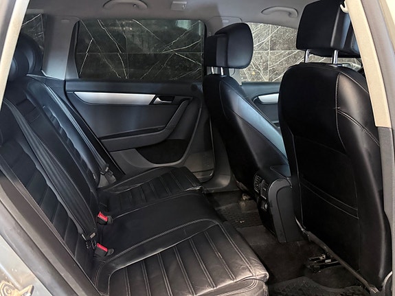 Volkswagen Passat Alltrack 15 of 21