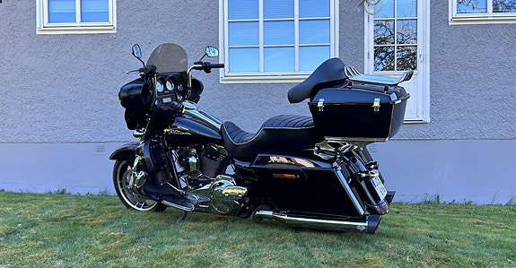 Harley-Davidson Street Glide FLHX 2 of 4