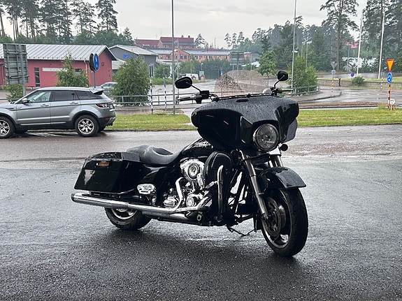 Harley-Davidson Street Glide FLHX 4 of 4