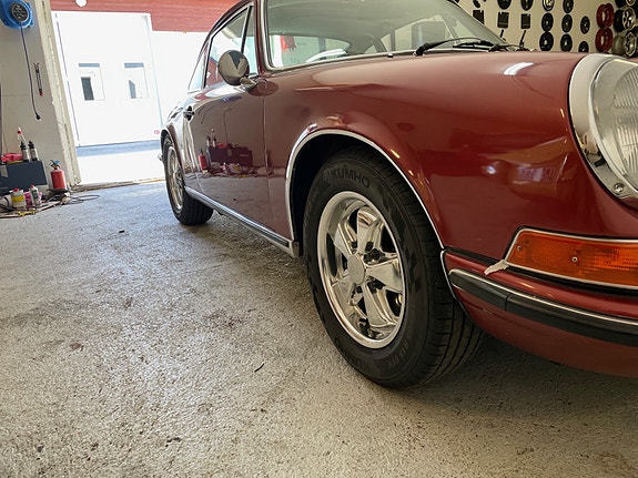 Porsche 911 T 3 of 5