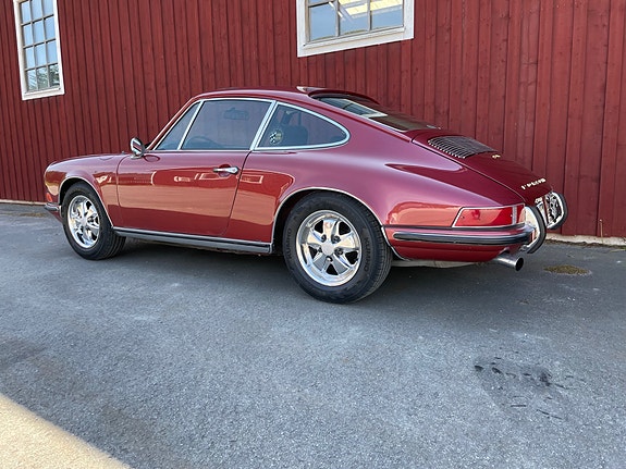 Porsche 911 T 2 of 5