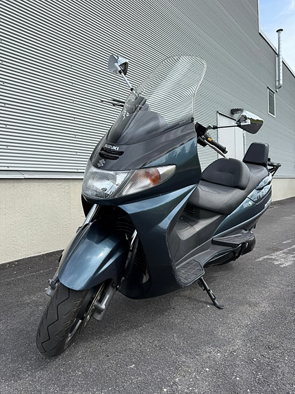 Suzuki AN400 Burgman 3 of 9
