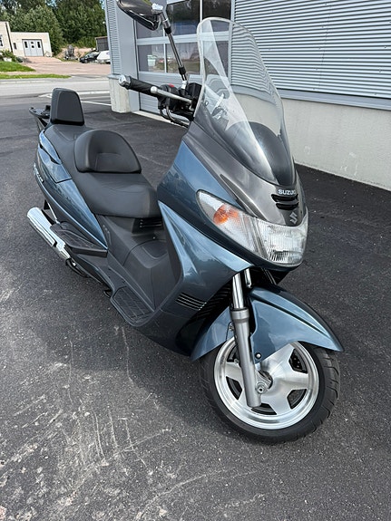 Suzuki AN400 Burgman 2 of 9