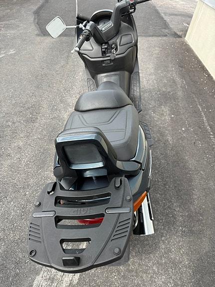 Suzuki AN400 Burgman 8 of 9