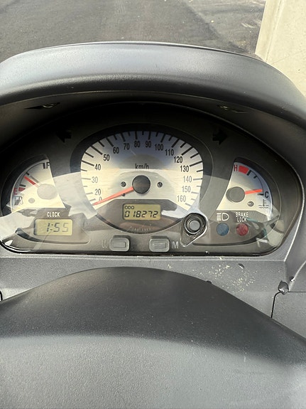 Suzuki AN400 Burgman 7 of 9