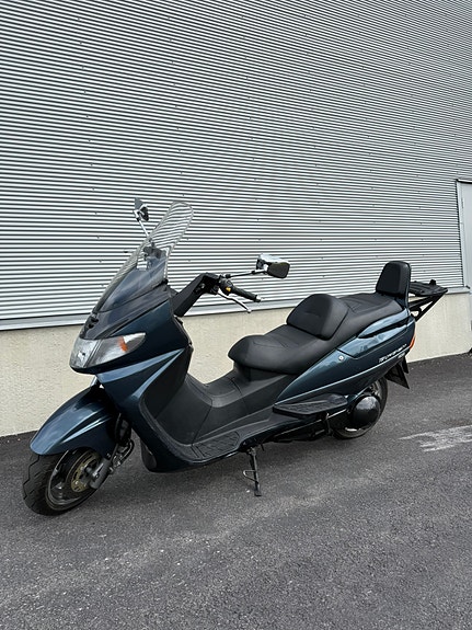 Suzuki AN400 Burgman 4 of 9
