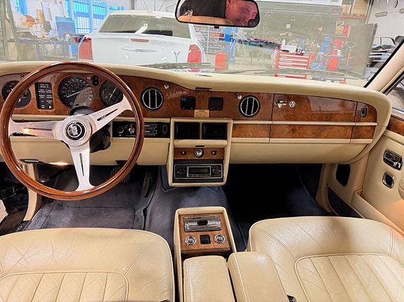 Rolls Royce Silver Spirit 9 of 17